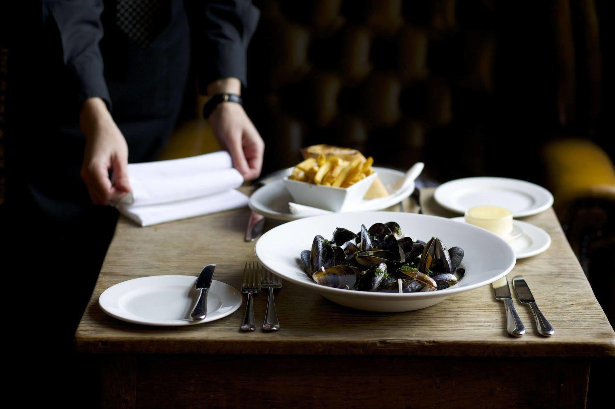The Hare & Hounds Hotel Tetbury Eksteriør bilde
